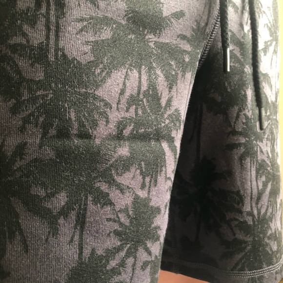 GUESS Black Knit Shorts - Picture 4 of 4